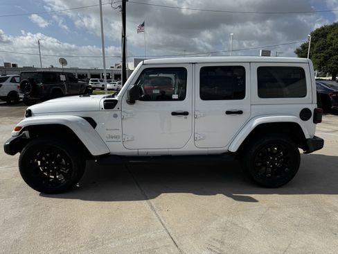 Used 2023 Jeep Wrangler Unlimited Sahara w/ Cold Weather Group AWD/4WD image 7
