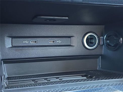 New 2026 Volkswagen Taos SE image 18