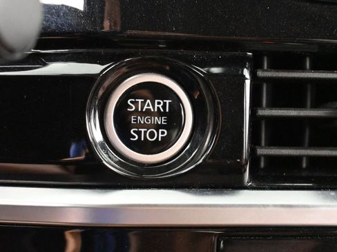 Used 2023 Nissan Pathfinder Platinum image 40