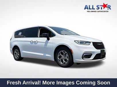 Used 2024 Chrysler Pacifica Limited