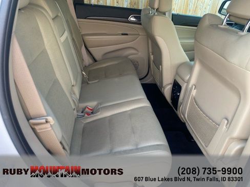 Used 2016 Jeep Grand Cherokee Laredo w/ Quick Order Package 23E AWD/4WD image 25