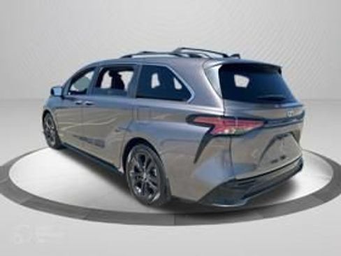 Used 2021 Toyota Sienna XSE w/ XSE Plus Package FWD image 8