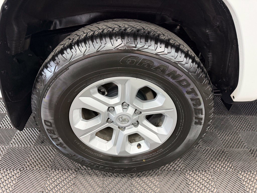 Used 2024 Toyota 4Runner SR5 AWD/4WD image 19