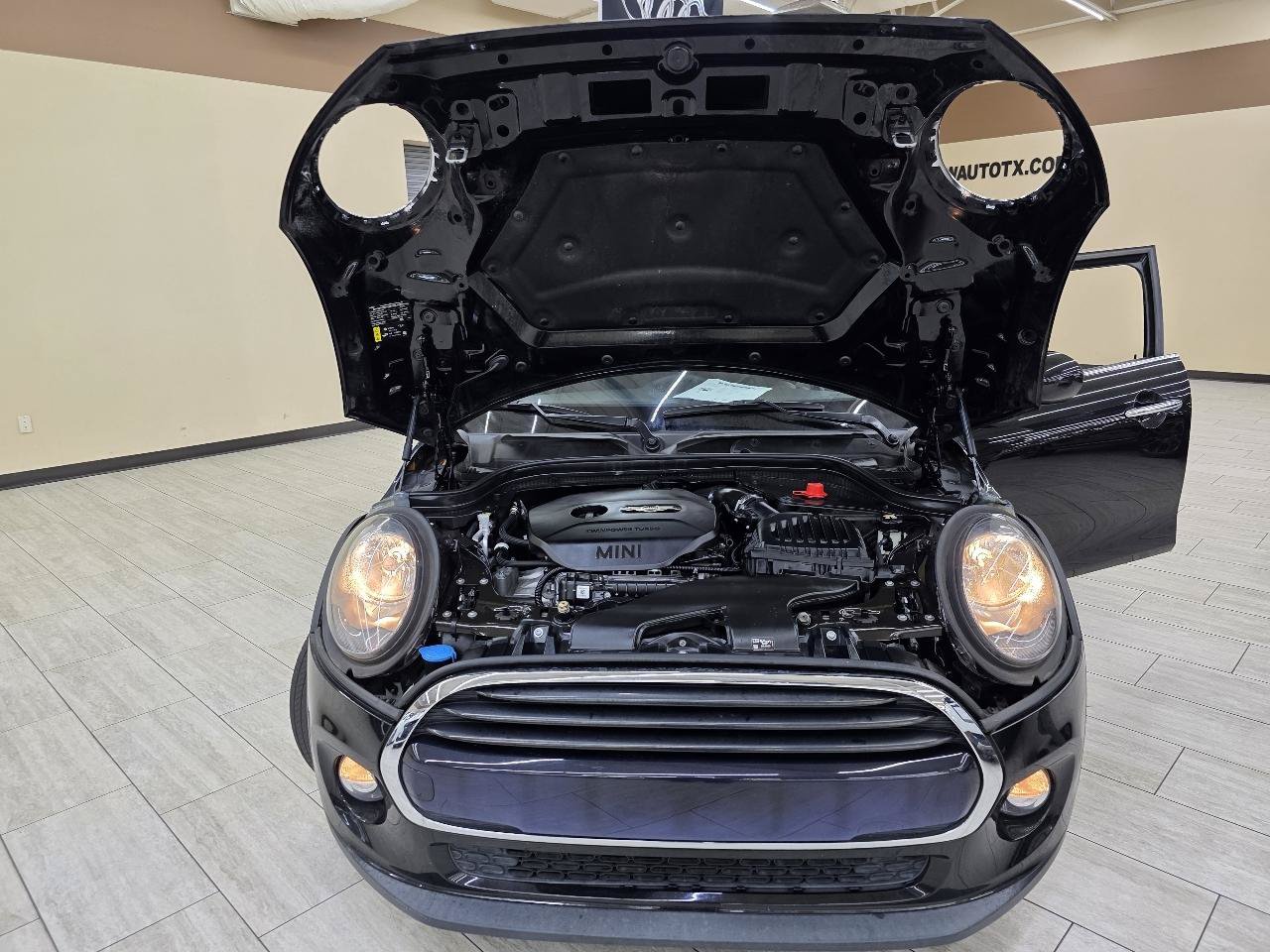 Used 2018 MINI Cooper 4-Door Hardtop w/ Signature Line Package FWD image 39