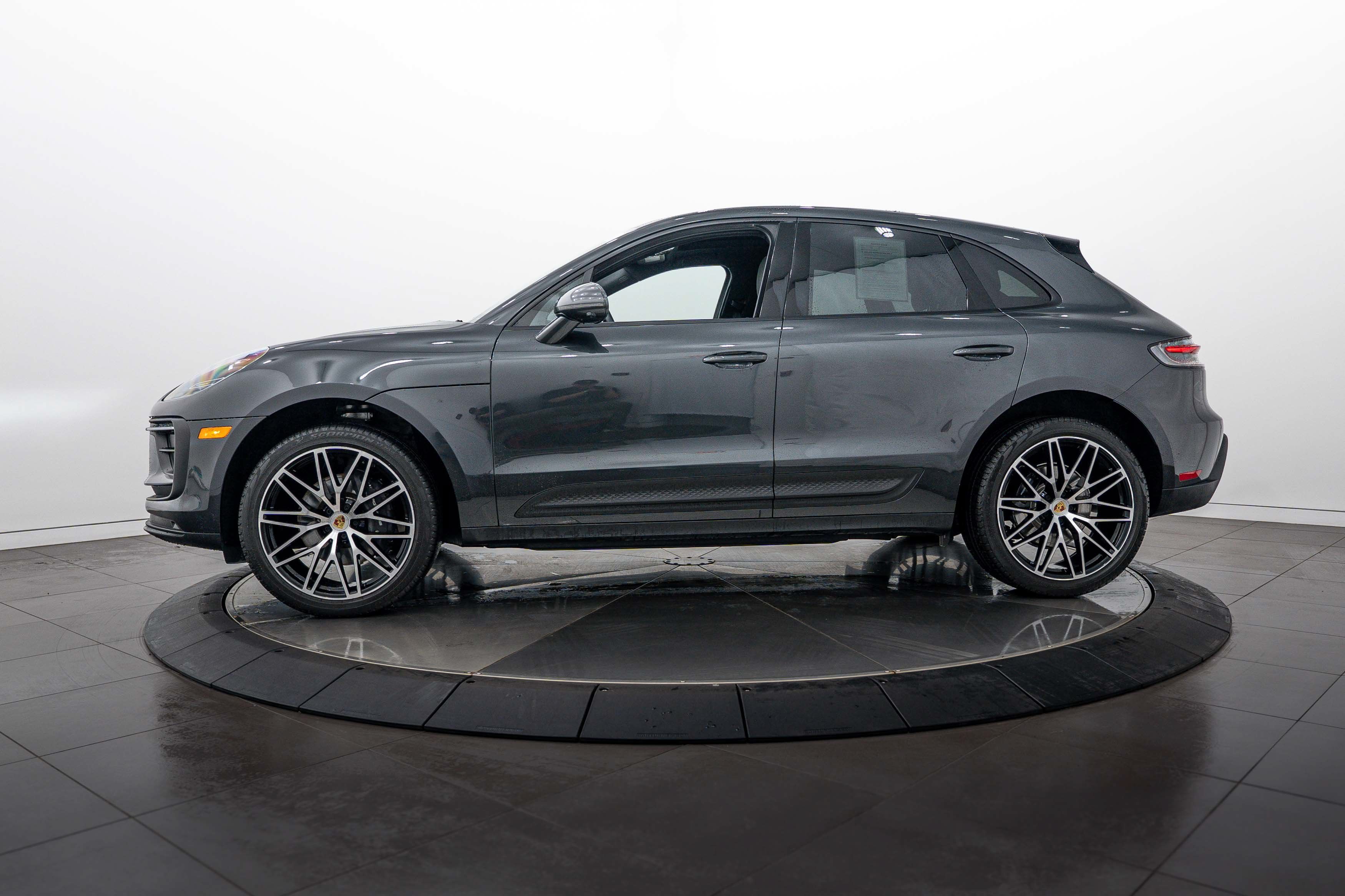 Certified 2026 Porsche Macan AWD/4WD image 2