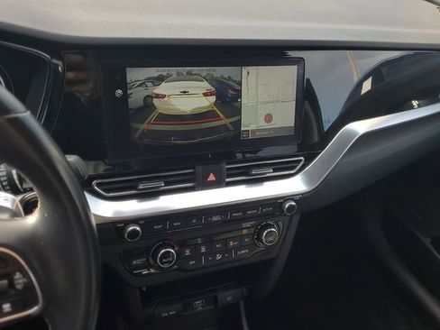Used 2022 Kia Niro EX image 25