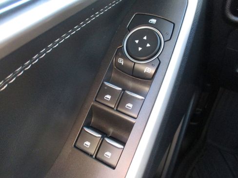 Used 2023 Ford Explorer XLT image 35