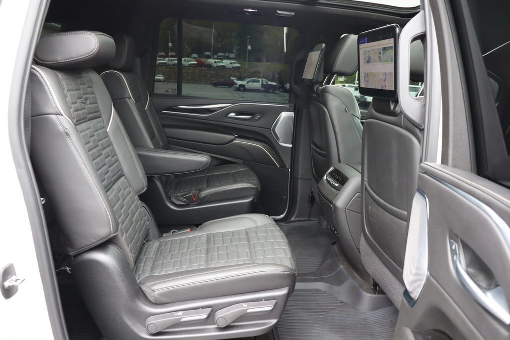 Used 2024 Cadillac Escalade ESV V AWD/4WD image 25