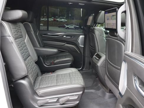 Used 2024 Cadillac Escalade ESV V AWD/4WD image 25