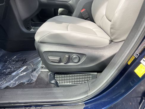 Used 2025 Toyota Sienna XLE w/ XLE Plus Package AWD/4WD image 14