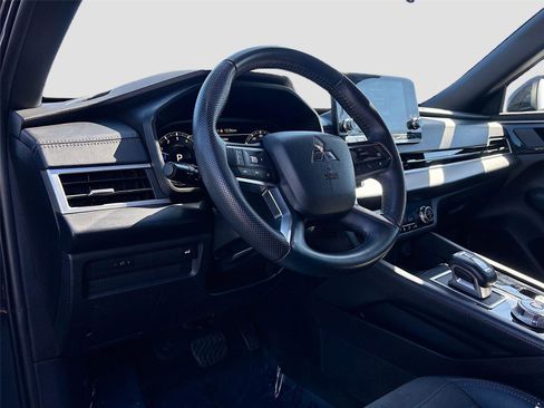 Used 2023 Mitsubishi Outlander SE Black Edition image 10