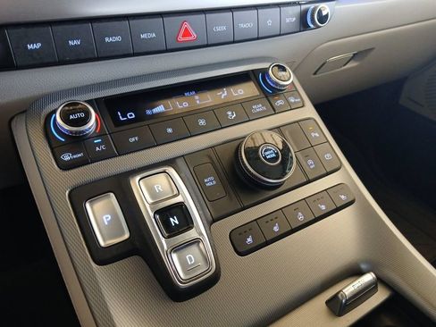 Used 2024 Hyundai Palisade Limited FWD image 18