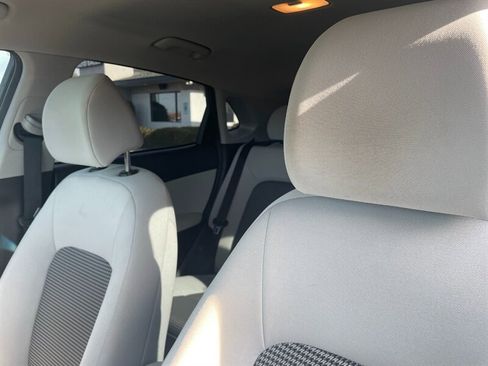 Used 2022 Hyundai Kona SE image 4