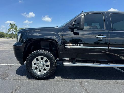 Used 2011 GMC Sierra 2500 Denali w/ Suspension Package, Off-Road AWD/4WD image 10