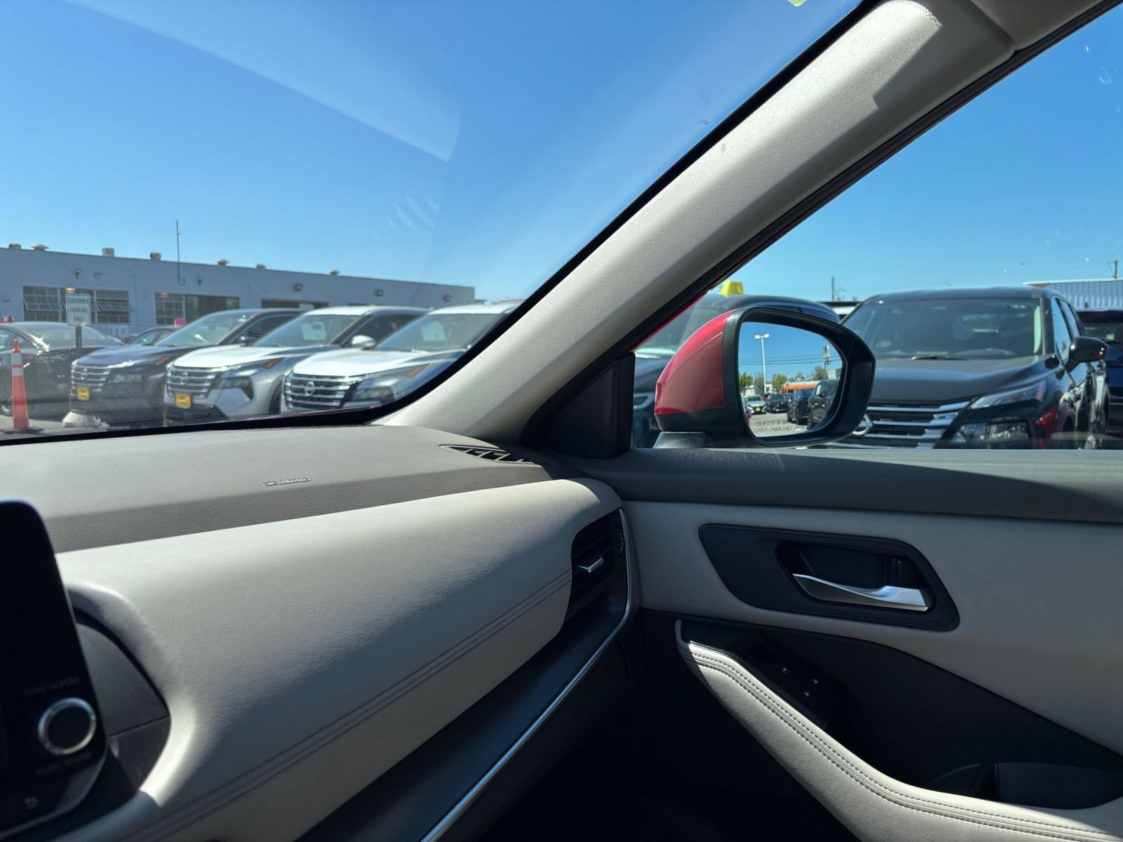 Used 2025 Nissan Rogue SV AWD/4WD image 36