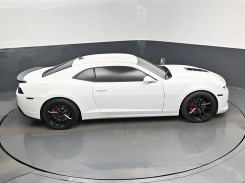Used 2014 Chevrolet Camaro SS w/ SS Performance Package image 31