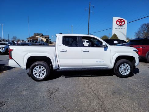 Certified 2025 Toyota Tacoma SR5 image 11