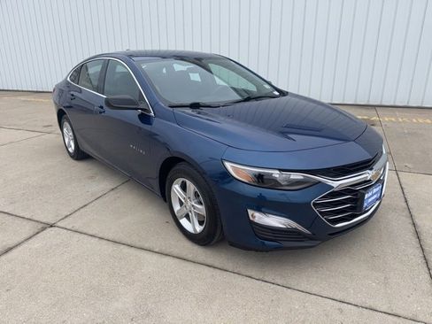 Used 2019 Chevrolet Malibu LS image 2