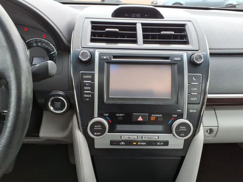Used 2012 Toyota Camry XLE w/ Leather Pkg image 16