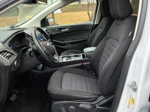 Used 2022 Ford Edge SE w/ Black Appearance Package image 9