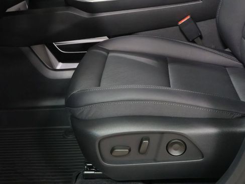 New 2026 Chevrolet Equinox LT w/ Convenience Package II FWD image 21