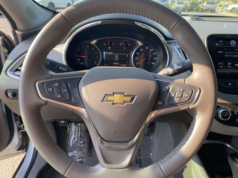 Used 2018 Chevrolet Malibu LT FWD image 18