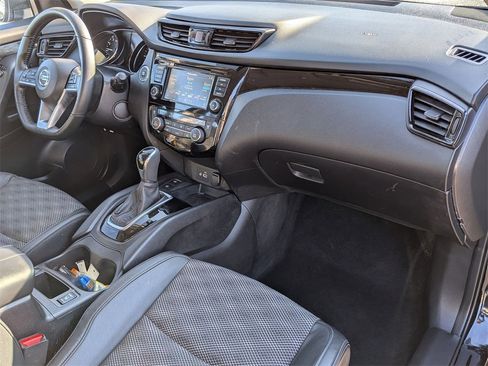 Used 2022 Nissan Rogue Sport SV w/ Technology Package image 23