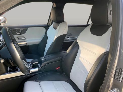 Used 2020 Mercedes-Benz GLB 250 image 8