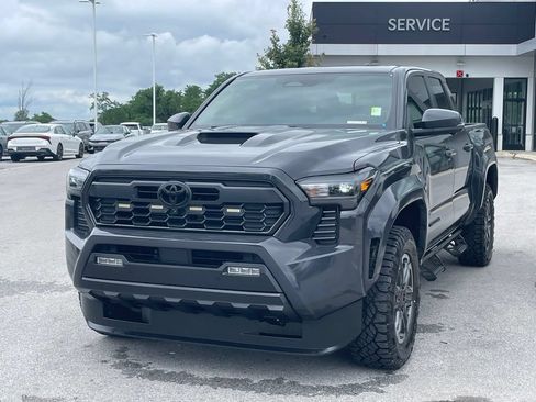 Used 2025 Toyota Tacoma TRD Sport w/ TRD Sport Premium Package AWD/4WD image 3