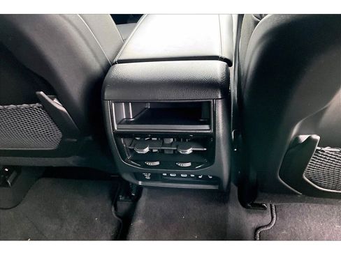 Certified 2026 Jeep Grand Cherokee Limited AWD/4WD image 32