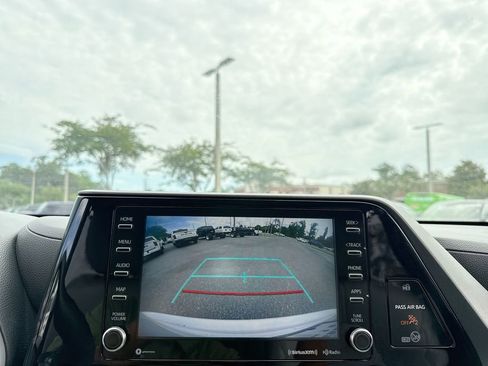 Used 2022 Toyota Highlander XLE AWD/4WD image 27