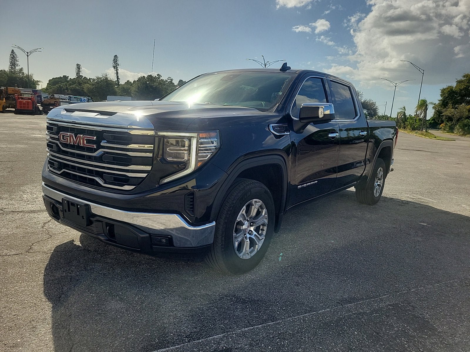Certified 2025 GMC Sierra 1500 SLT RWD image 2