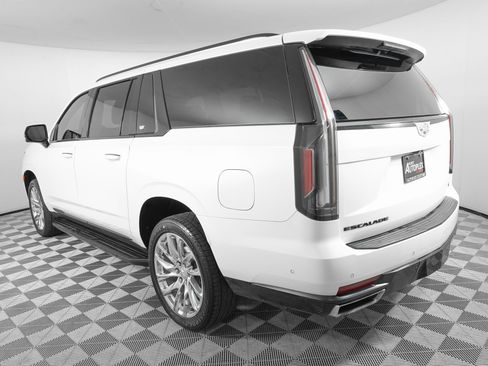 Used 2022 Cadillac Escalade ESV Premium Luxury w/ LPO, Radiant Package image 7