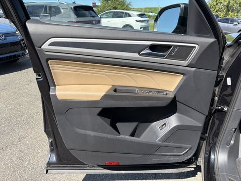 Certified 2023 Volkswagen Atlas Cross Sport SE w/ Panoramic Sunroof Package AWD/4WD image 16