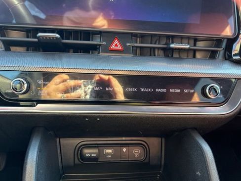 Used 2025 Kia Sportage SX image 26