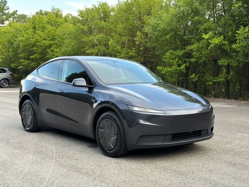 Used 2026 Tesla Model Y 2WD image 7