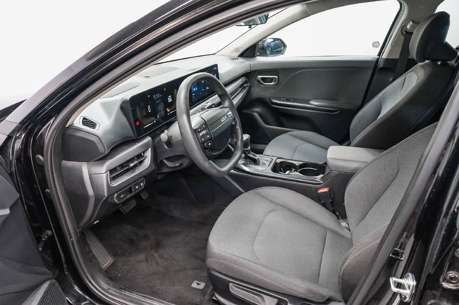 Used 2025 Kia K4 FWD image 17