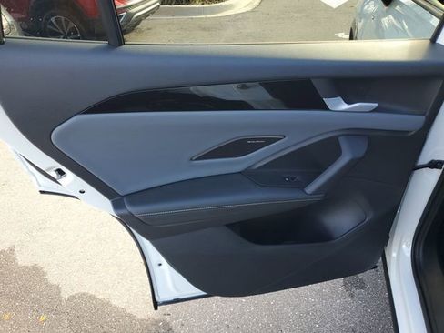 Used 2025 Volkswagen Tiguan SEL R-Line image 9