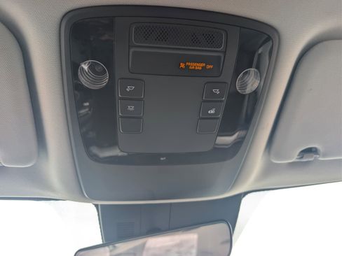 Used 2022 Kia Carnival LX image 15