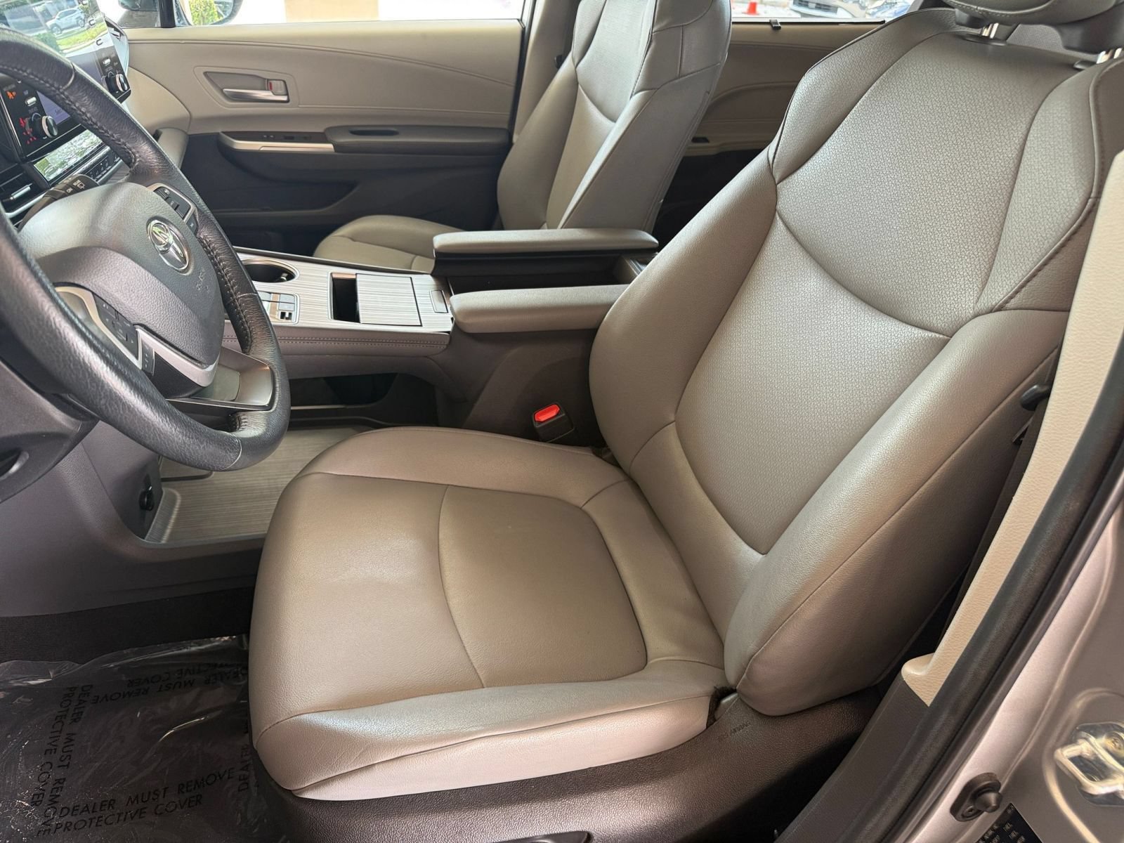 Used 2024 Toyota Sienna XLE FWD image 27