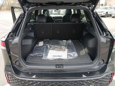 New 2026 Volkswagen Tiguan SE R-Line FWD image 22