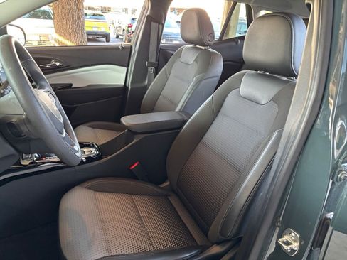 Used 2025 Chevrolet Trax LT image 30