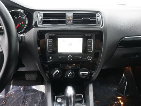 Used 2015 Volkswagen Jetta SE FWD image 18