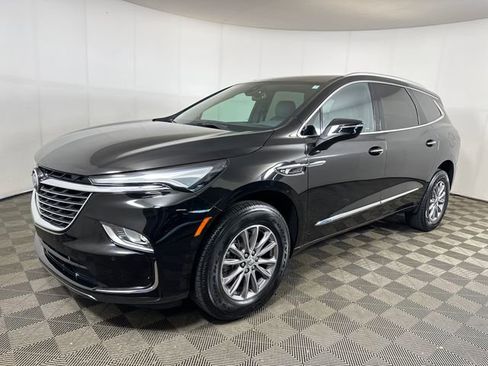 Used 2023 Buick Enclave Essence image 7