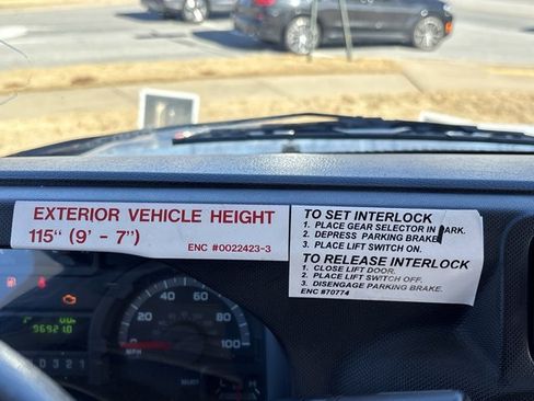 Used 2015 Ford E-350 and Econoline 350 Super Duty image 21