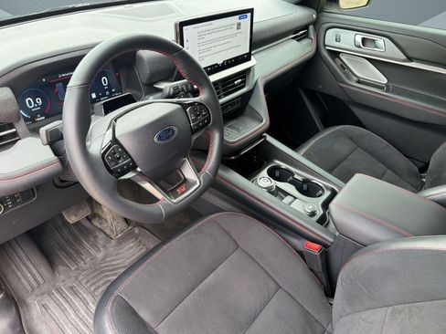 Used 2025 Ford Explorer ST AWD/4WD image 4