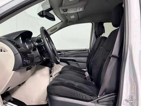 Used 2019 Dodge Grand Caravan SE FWD image 29