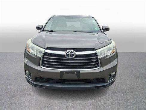 Used 2014 Toyota Highlander XLE image 2