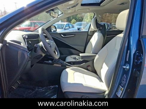 New 2025 Kia Niro EX Touring image 6