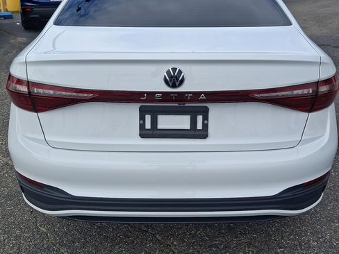 Used 2025 Volkswagen Jetta Sport image 16